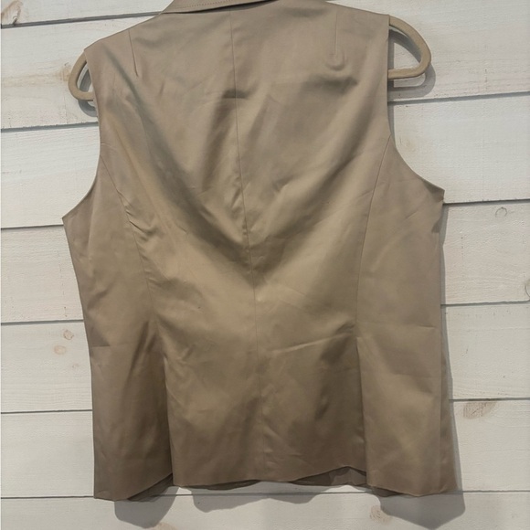 Talbots Tan Sleeveless Button-Down Vest in size 16. Great condition! - Picture 9 of 11